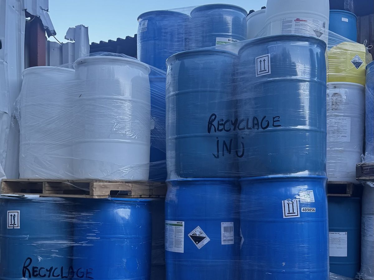 Drums and IBC totes